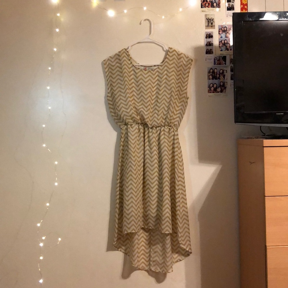 Selling size M dress with chevron pattern in beige